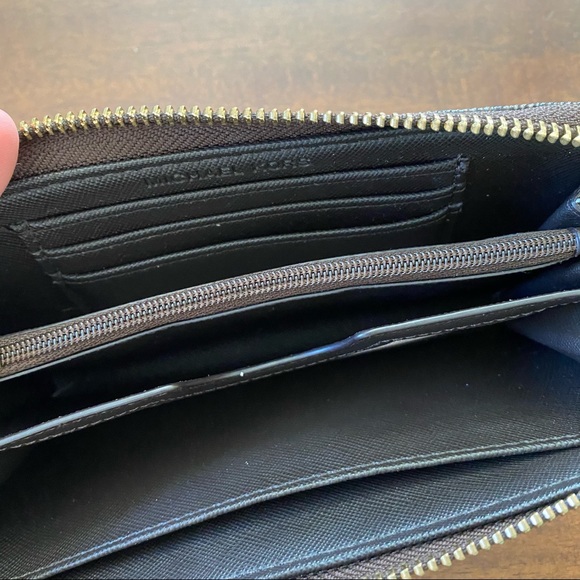 Michael Kors Jet Set Wallet - Picture 8 of 8